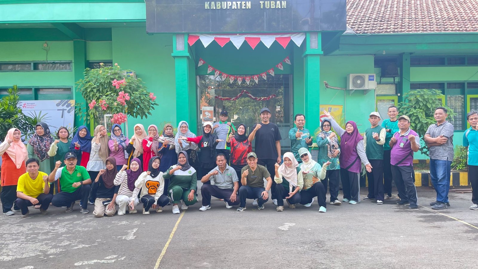 Bugar Fisik, Kuat Solidaritas, ASN Kemenag Tuban Gelar Senam Bersama