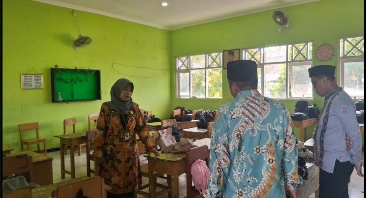 Kakankemenag Tuban Tinjau Pelaksanaan TKA di MTsN 1 Tuban