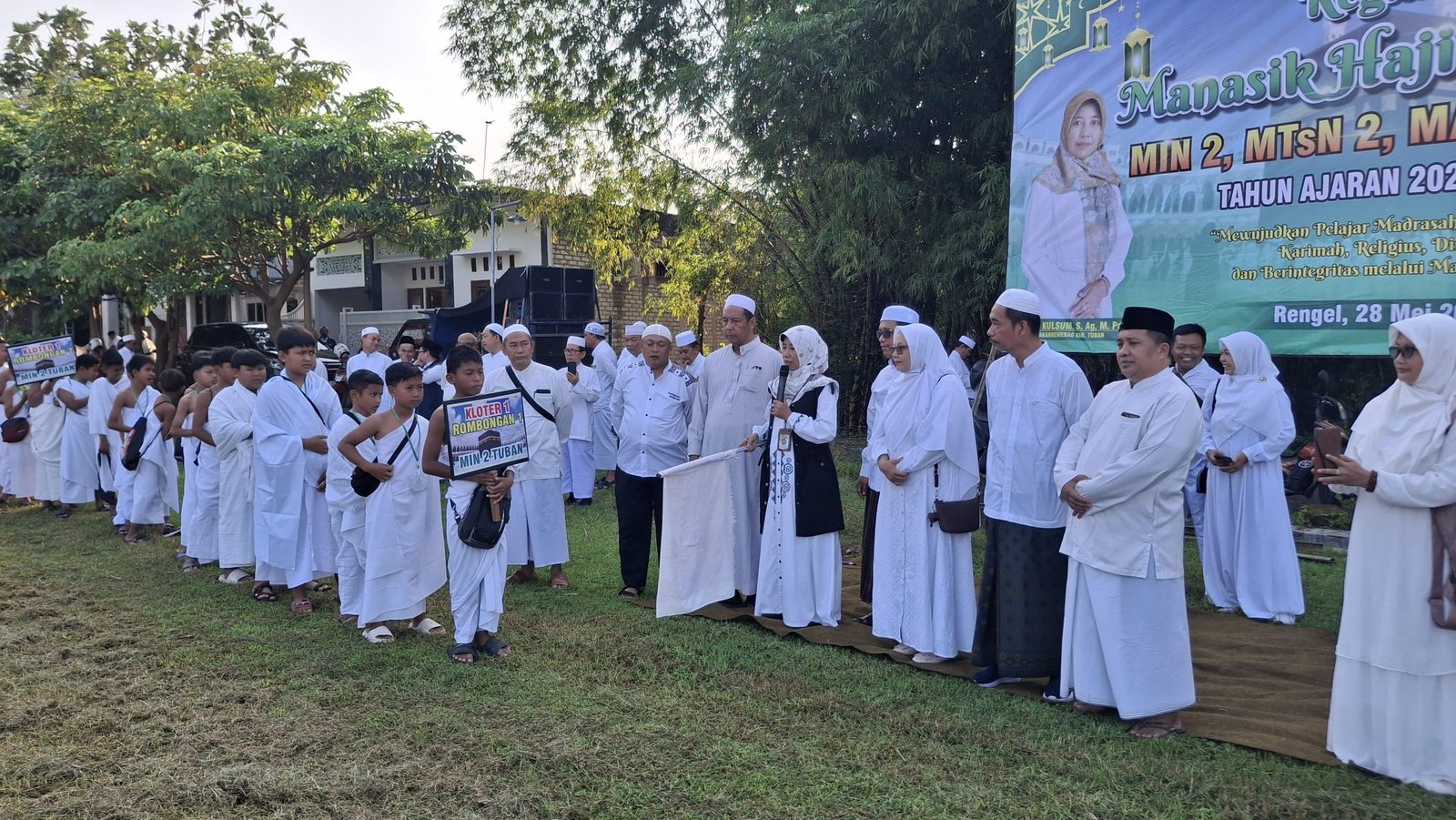 Manasik Haji Gabungan se-Kecamatan Rengel Berlangsung Khidmat, Tanamkan Karakter Islami Sejak Dini
