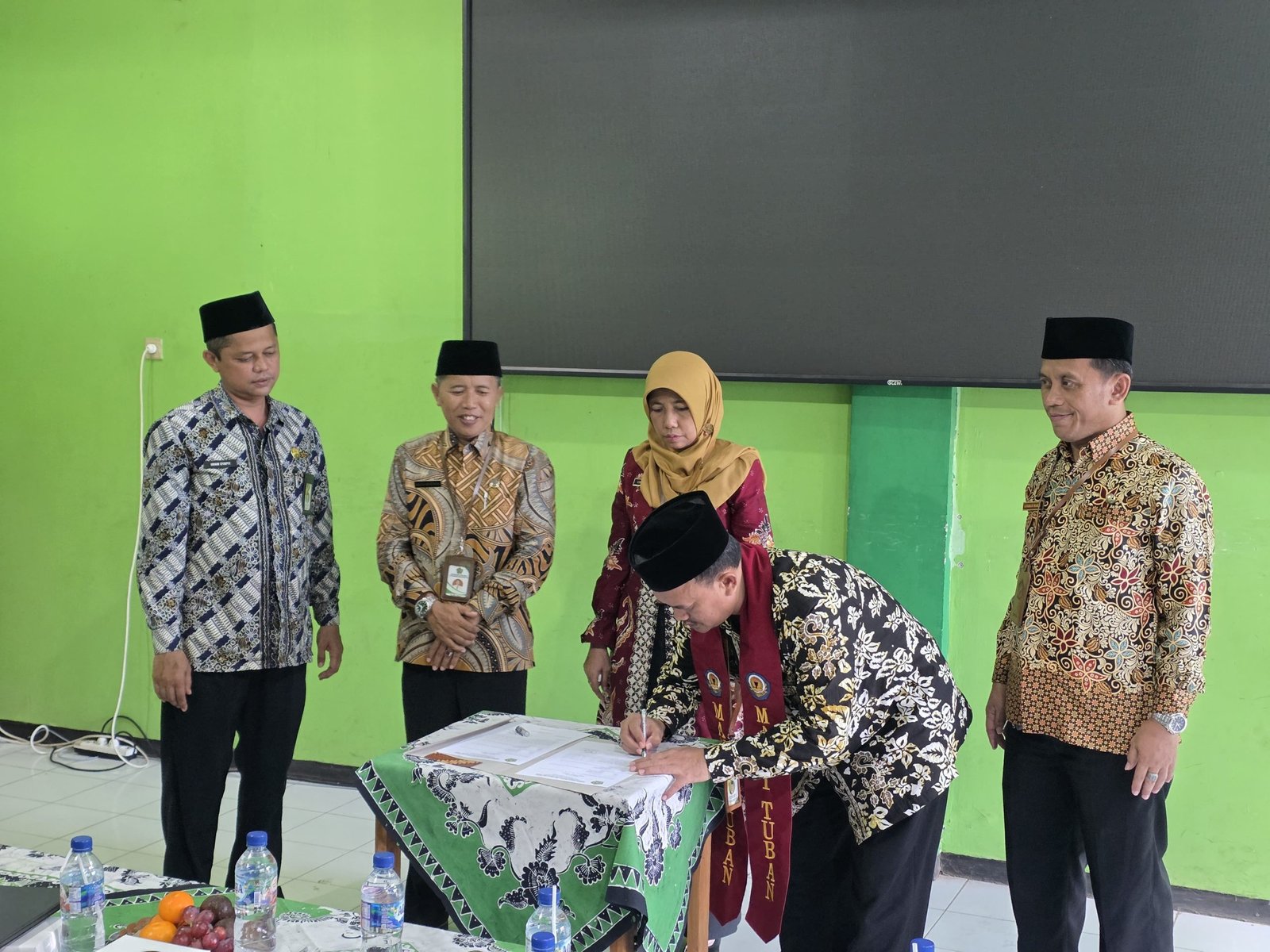 Serah Terima Jabatan Kepala Madrasah dan Kepala Tata Usaha MAN 1 Tuban