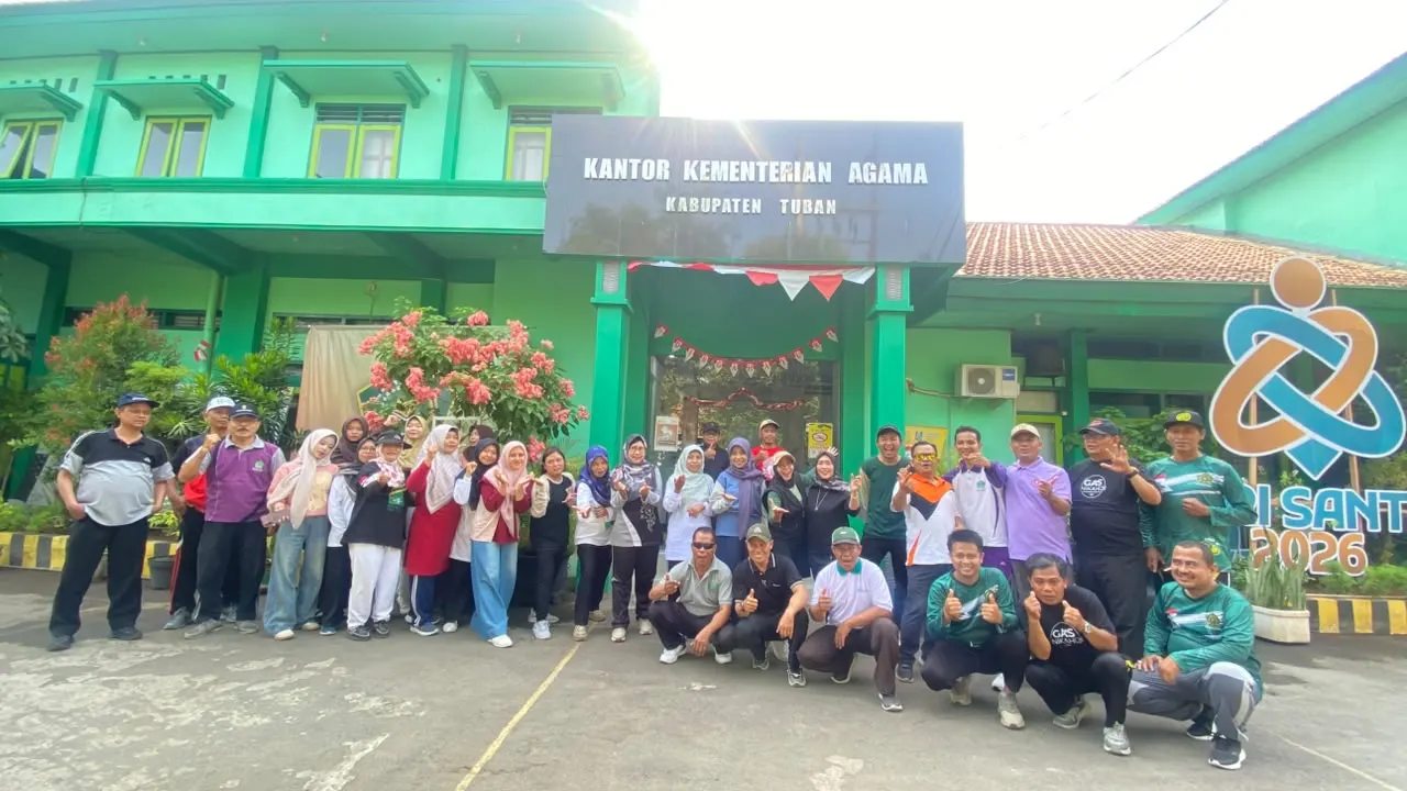 Senam Jumat Kemenag Tuban, Umi Kulsum Ajak ASN Jaga Kesehatan dan Tingkatkan Kinerja