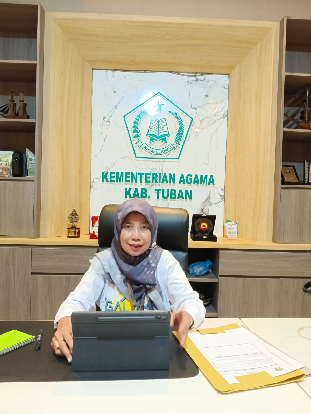 Satu Bulan Penuh Kemenag Tuban Kibarkan Bendera Merah Putih, Meriahkan HUT RI ke-80