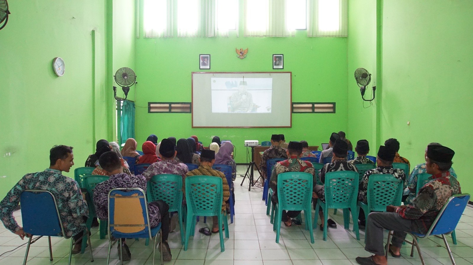 ASN Kemenag Tuban Ikuti Kampanye Kerukunan Umat Beragama Bagi Relawan Kerukunan Umat Beragama Secara Daring