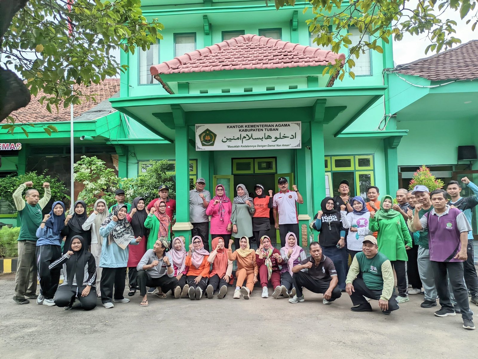 Refresh Tubuh Setelah Lima Hari Bekerja, ASN Kemenag Tuban Senam Jum'at Pagi