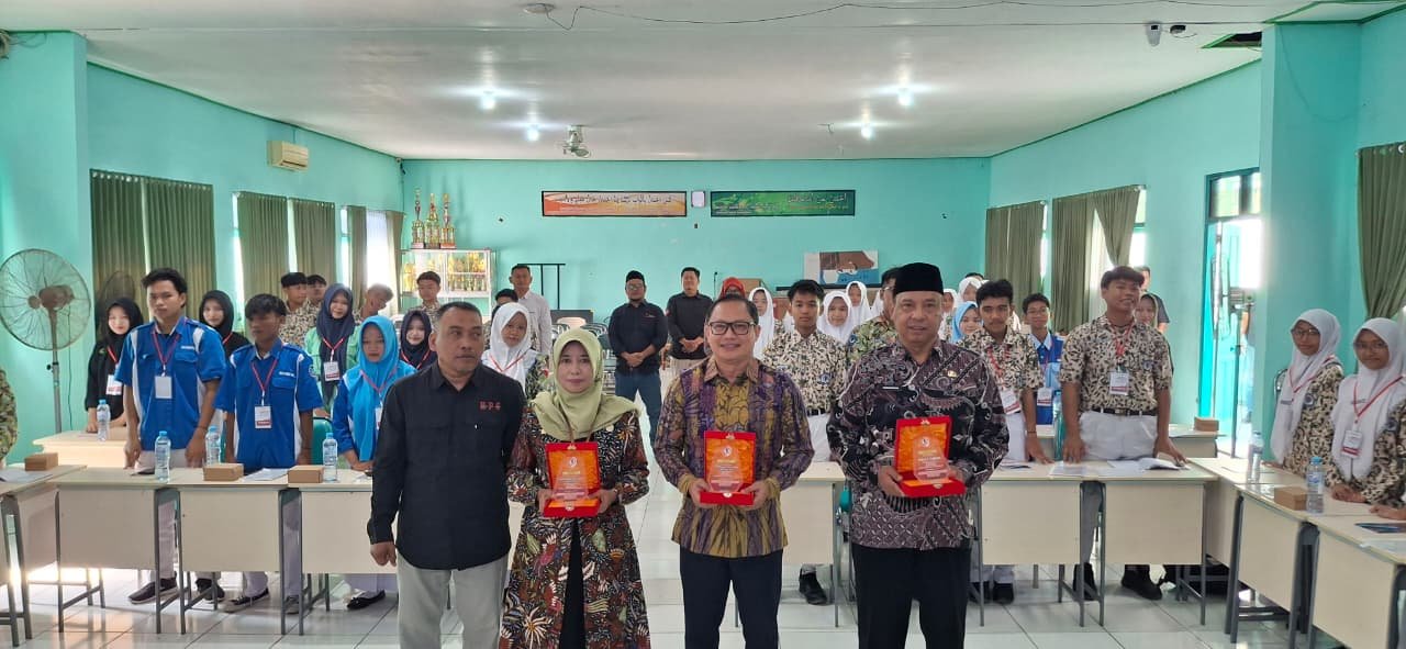 Sekolah Jurnalistik RPS-Pertamina Digelar di MAN 2 Tuban, Umi Kulsum: Bekal Penting Generasi Muda