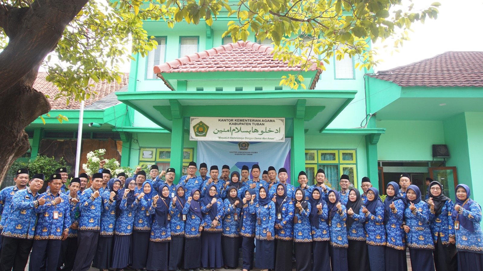ASN Kemenag Tuban Peringati Hari Guru Nasional 2024 Secara Sederhana