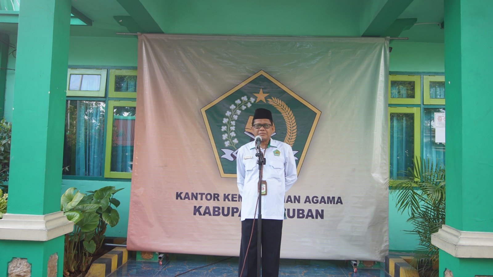 Apel Senin Kemenag Tuban: Imam Bukori Tekankan Implementasi UU Pesantren dan Dukungan bagi Pesantren Belum Bersertifikat