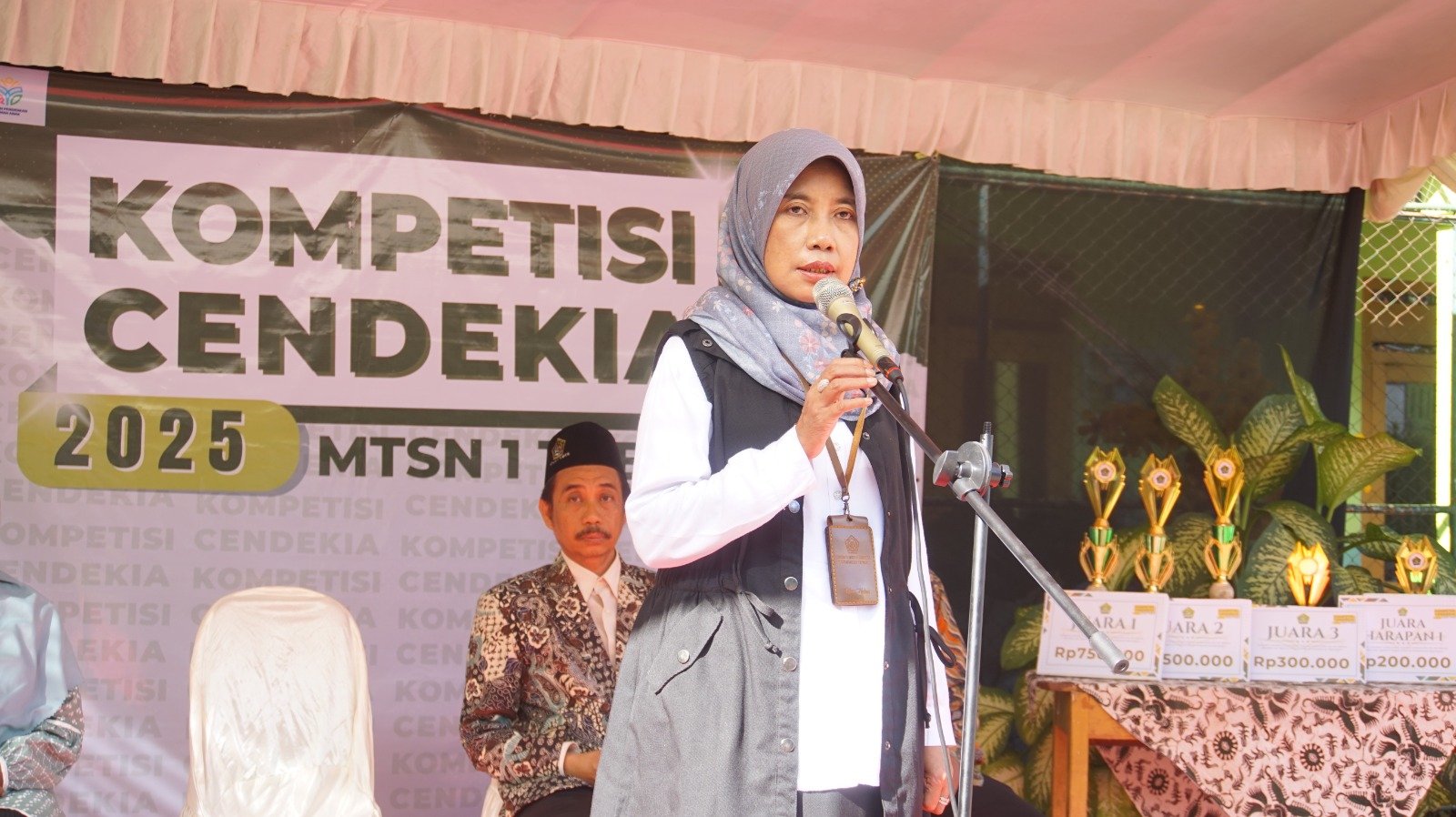 Buka Kompetisi Cendekia di MTsN 1, Kakankemenag Tuban Ingatkan Fastabiqul Khairat