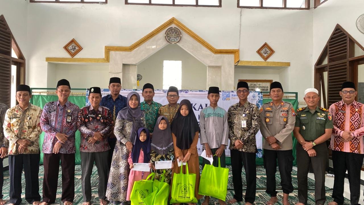 Puluhan Warga Eks Lokalisasi Gandul Terima Bingkisan Ramadan dari Kemenag Tuban