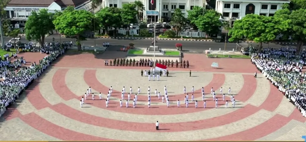 16.630 Peserta Padati Alun-Alun Tuban, Hari Santri 2026 Kobarkan Semangat Menuju Indonesia Emas