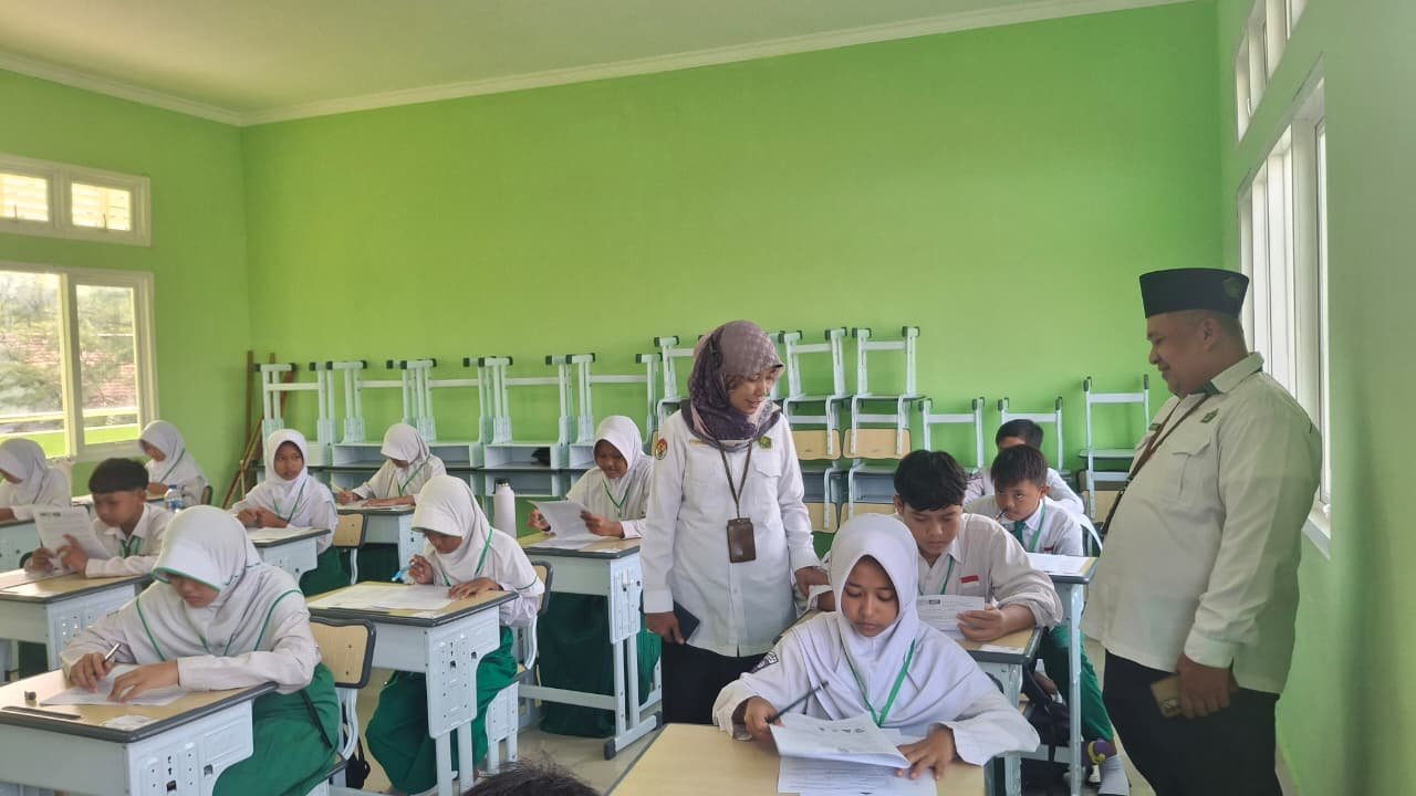 Kepala Kemenag Tuban Monitoring Ujian Madrasah di MIN 1 Tuban, Pastikan Berjalan Tertib dan Berintegritas