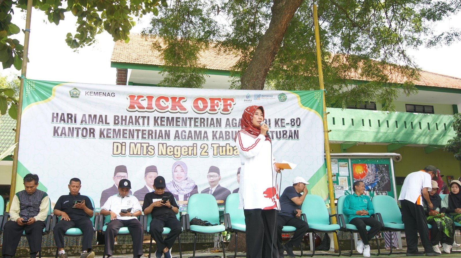 Kick Off HAB ke-80 Kementerian Agama Kabupaten Tuban Meriah, Ditandai Pelepasan Balon dan Pemukulan Gong