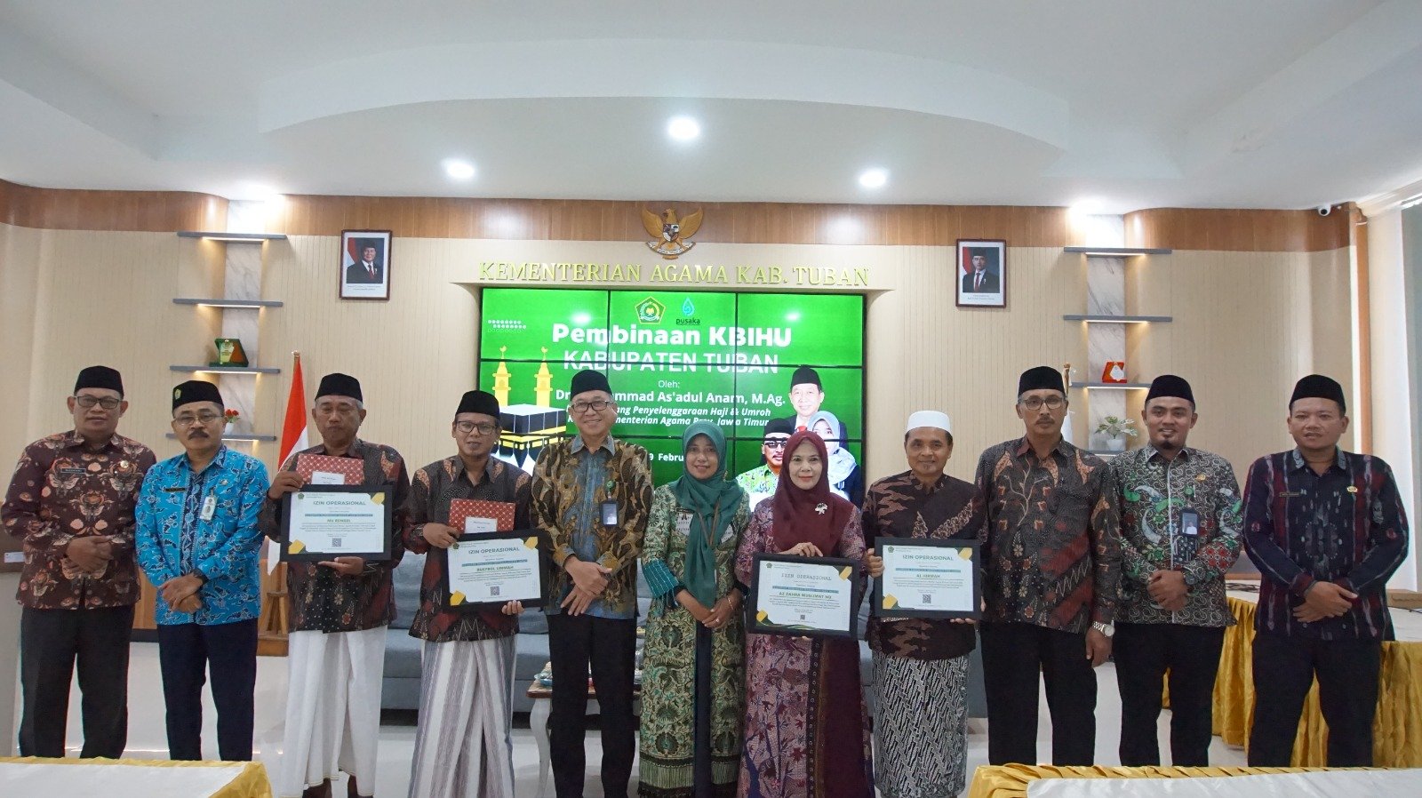 Penyerahan 4 Ijin Operasional KBIHU di Kabupaten Tuban dan Pembinaan Kabid PHU Kanwil Kemenag Jatim