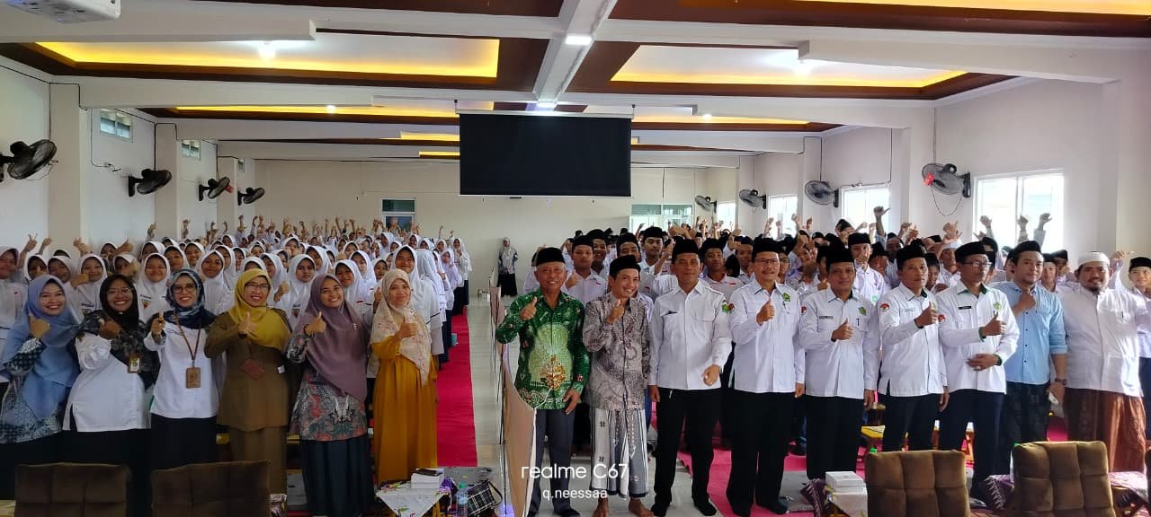 Peringati Hari Santri, KUA Revitalisasi Kecamatan Tuban Gelar Seminar Santri di Ma'had Hidayatun Najah