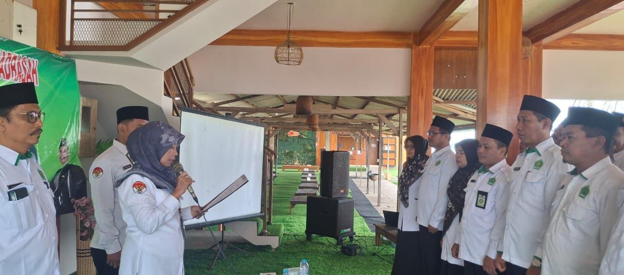 Kepala Kemenag Tuban Kukuhkan Pengurus Pokjawas Madrasah Periode 2025-2029