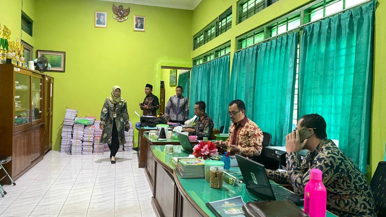 Kepala Kemenag Tuban Rutin Inspeksi Pagi, Pastikan Disiplin dan Kinerja ASN