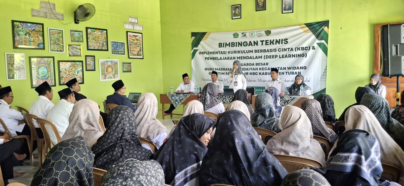 Kepala Kemenag Tuban Buka Bimtek Implementasi Kurikulum Berbasis Cinta (KBC) dan Deep Learning Guru & Kepala MI se-Kecamatan Widang