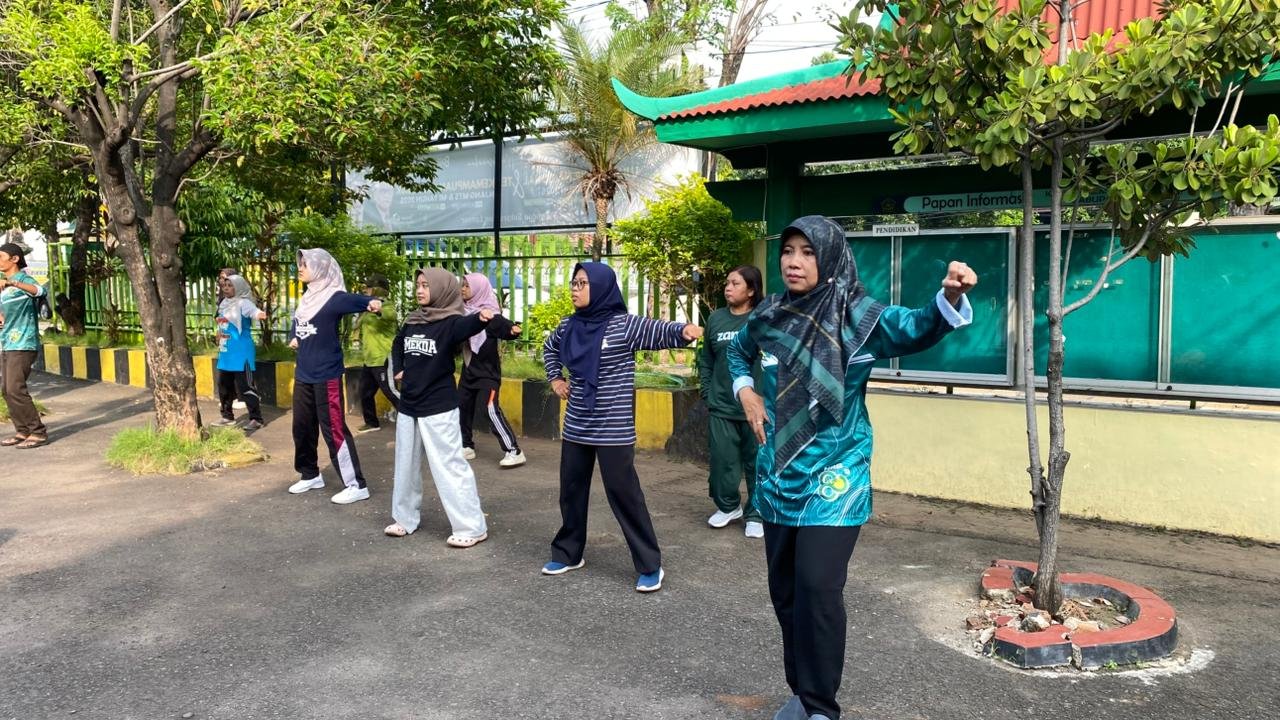 Tubuh Sehat, Pelayanan Hebat: ASN Kemenag Tuban Gelar Jumat Sehat