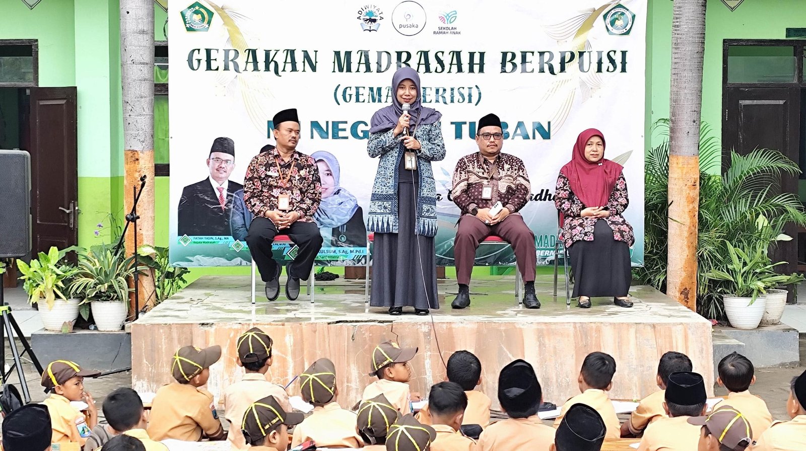 Kakankemenag Tuban Launching Gerakan Madrasah Berpuisi "Gema Berisi" di MIN 1 & 2 Tuban