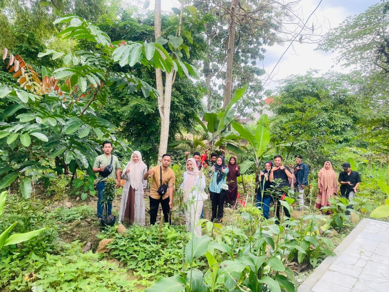 Perkuat Ekoteologi, KUA Kenduran Gelar Bimbingan Mandiri dan Aksi Tanam Pohon untuk Catin