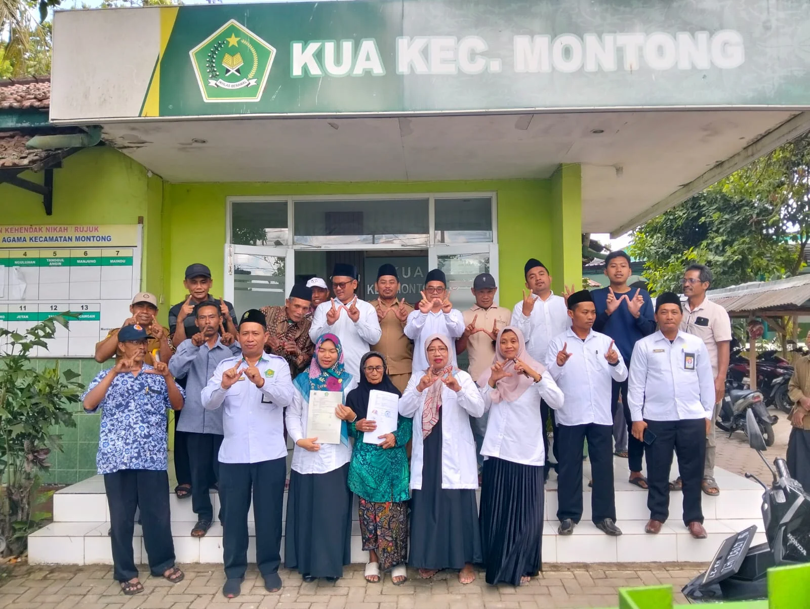 KUA Montong Terbitkan 45 Akta Ikrar Wakaf
