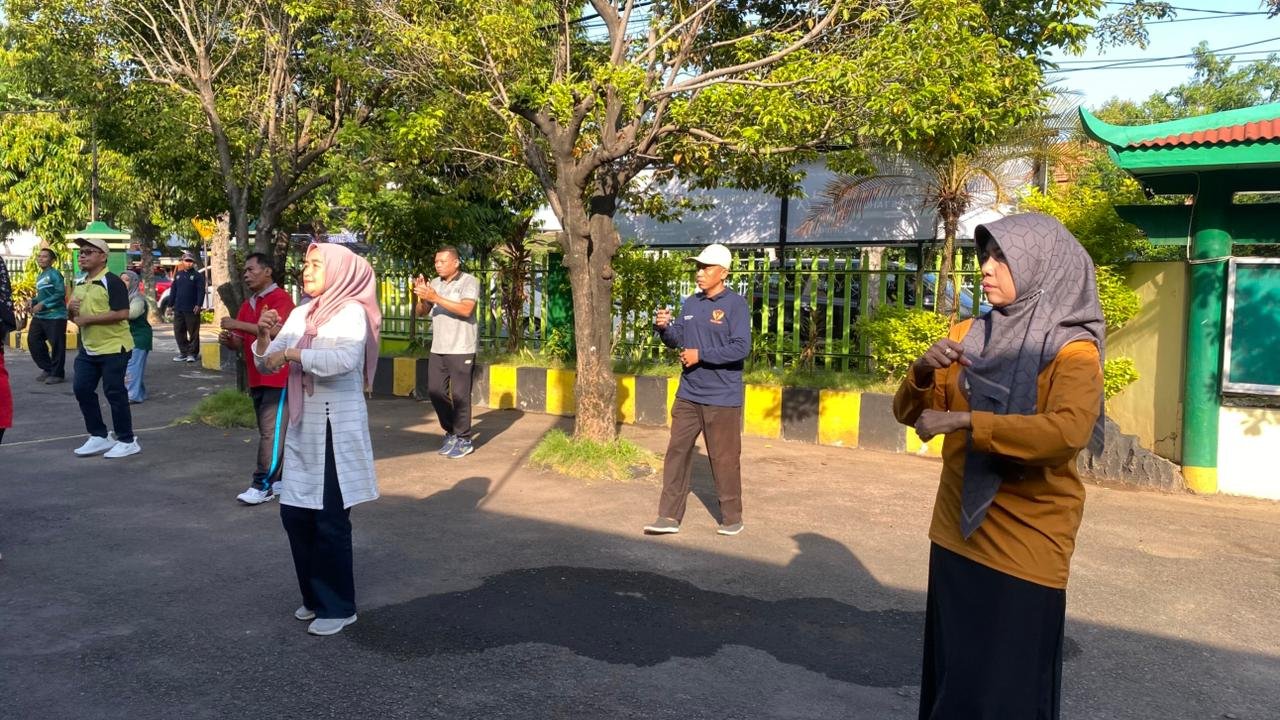 ASN Kemenag Tuban Gelar Senam Bersama dan Penguatan Disiplin WFH