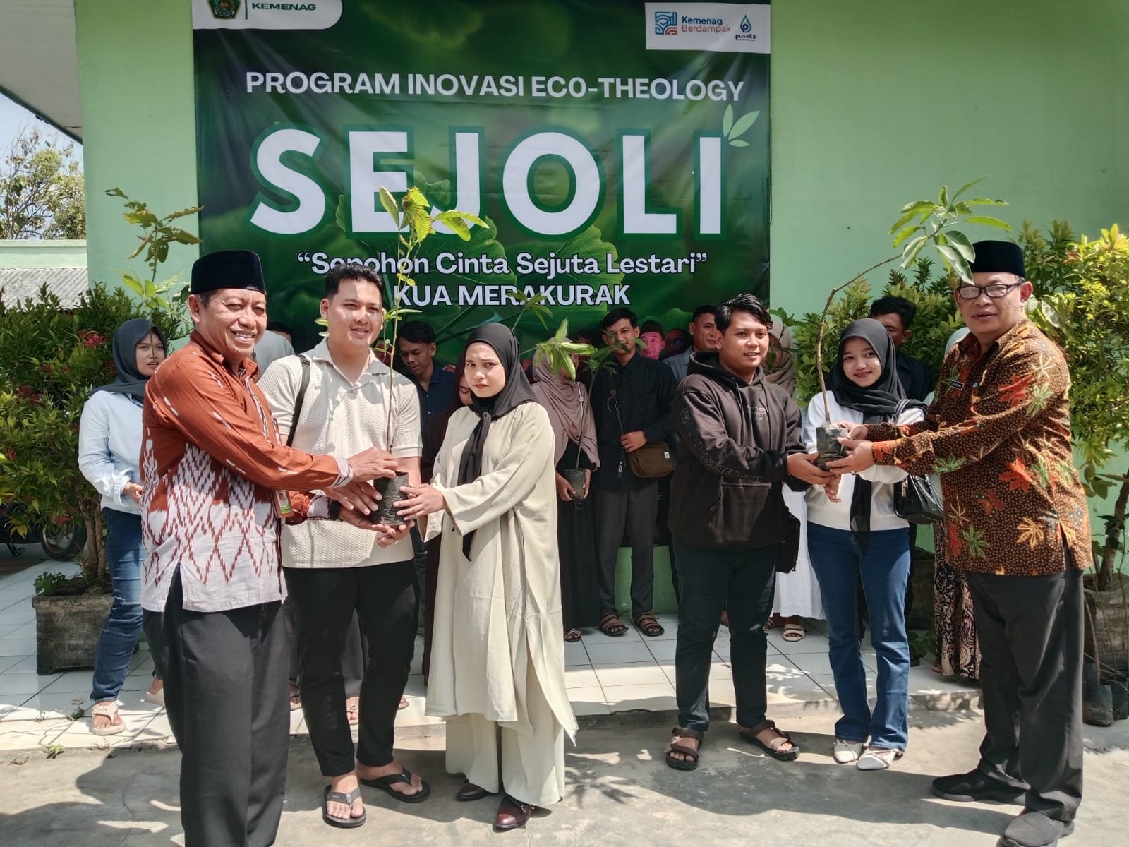 Lewat Program SEJOLI, KUA Merakurak Tanamkan Cinta, Harmoni Keluarga, dan Kepedulian Lingkungan