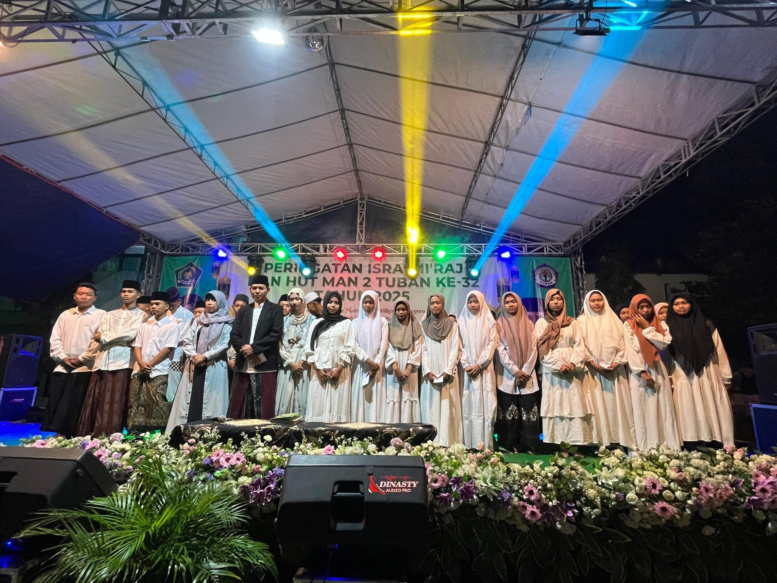 HUT ke-32, MAN 2 Tuban Bersholawat dan Santuni Yatim