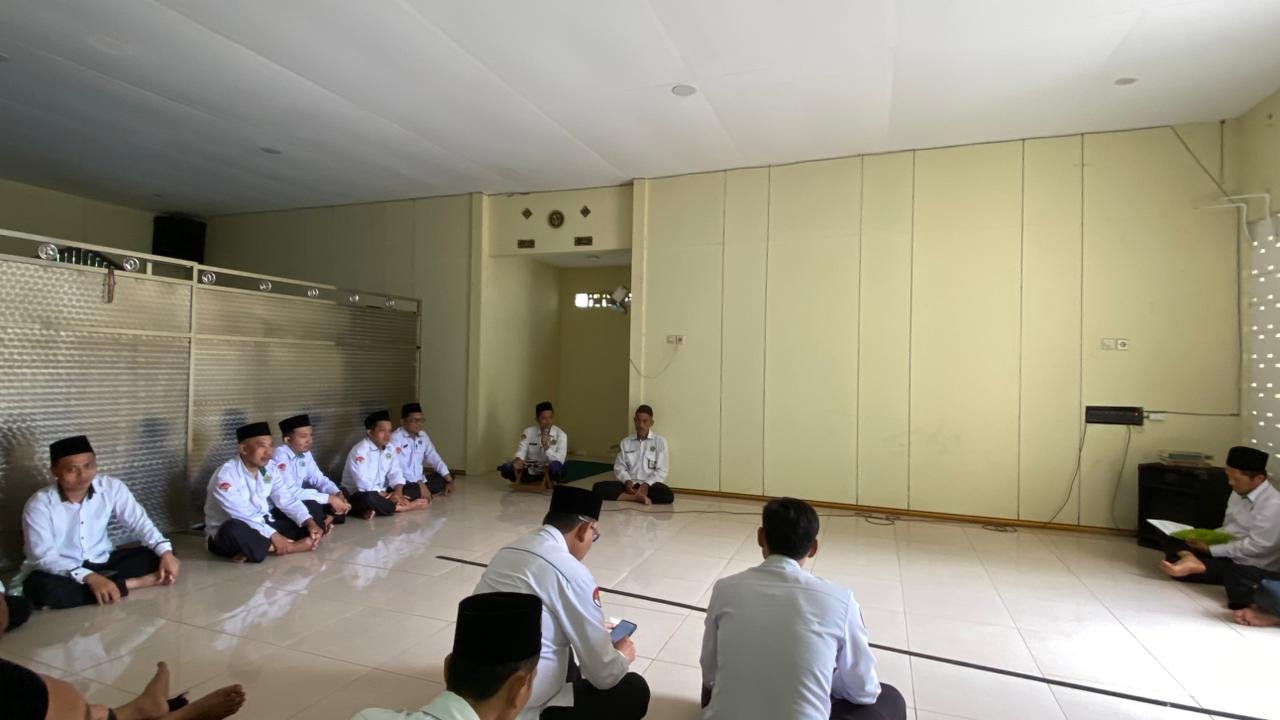 Puasa Hari Ke-6, ASN Kemenag Tuban Ikuti Kultum Ramadan di Musala Al-Ikhlas