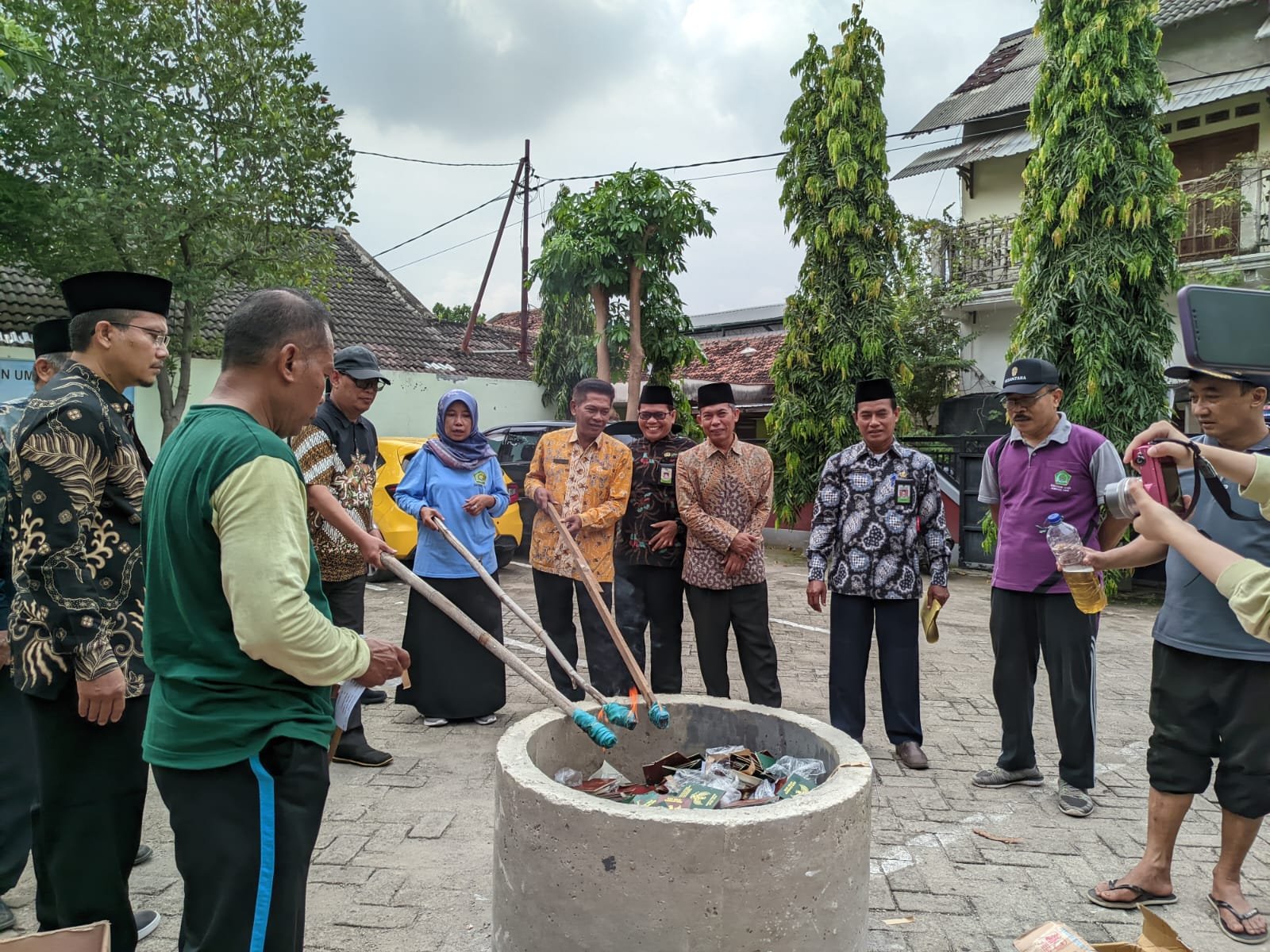 Lagi, Kemenag Tuban Bakar Puluhan Ribu Buku Nikah
