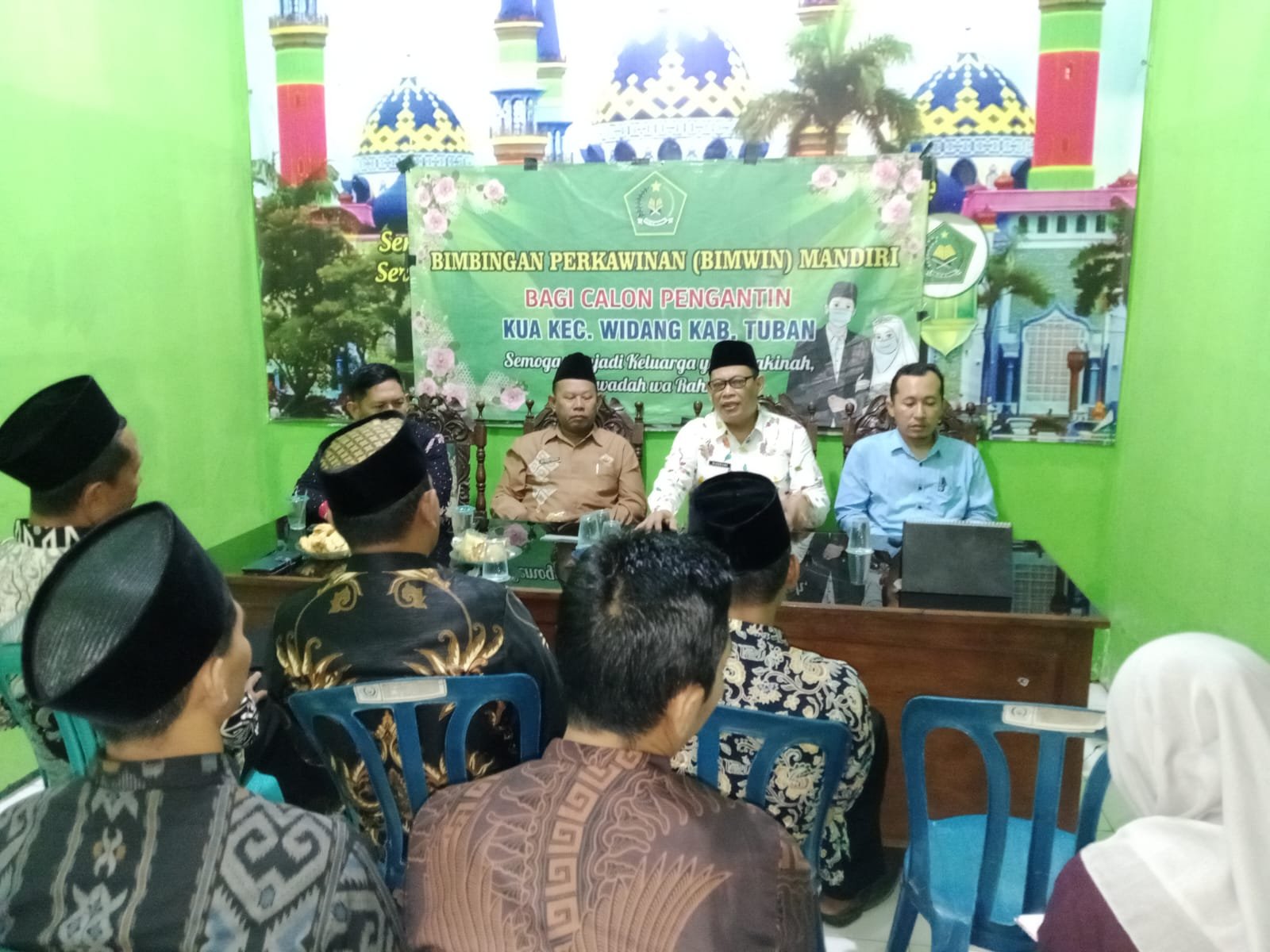 Perkuat Tata Kelola Administrasi, Kasi Bimas Islam Kemenag Tuban Supervisi KUA Widang